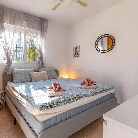 Semesterbostad 2 Bedroom Stunning In La Zenia *